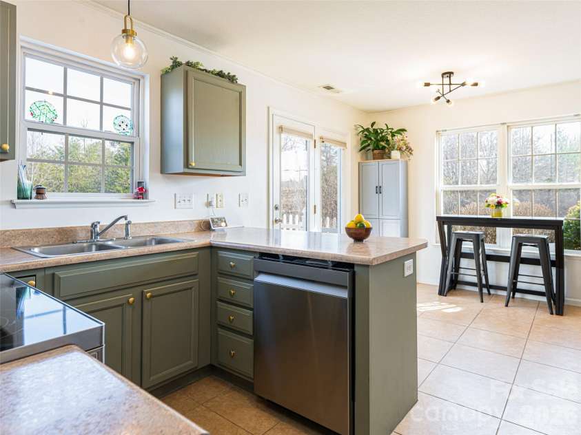 93 Sunny Meadows Boulevard, Arden, NC 28704.  MLS# CAR4343214, YatesRealty ID 19909. 