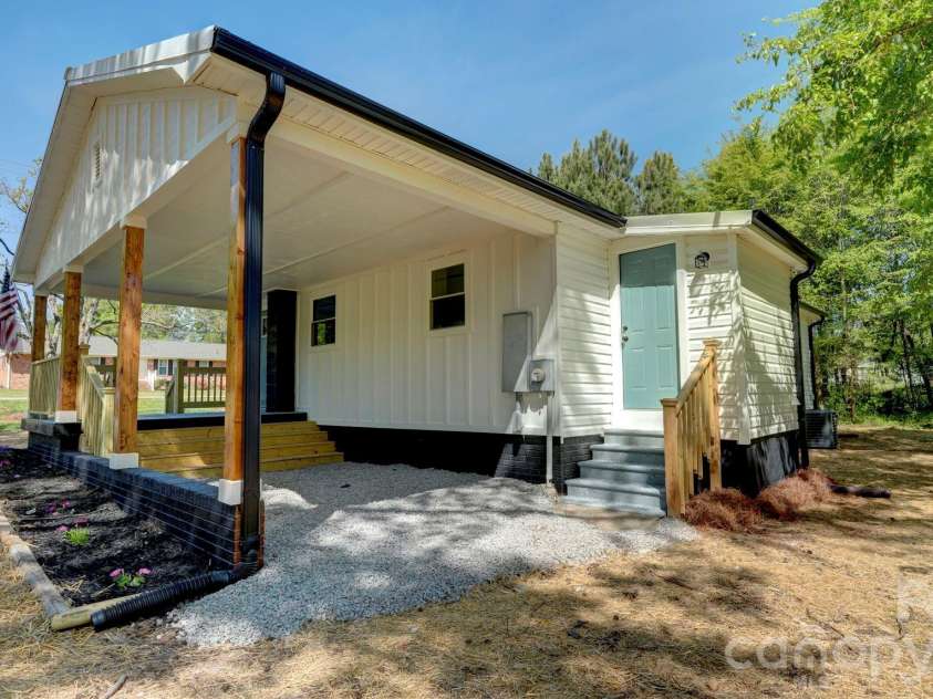 410 Patricia Avenue, Harrisburg, NC 28075.  MLS# CAR4368787, YatesRealty ID 19910. 