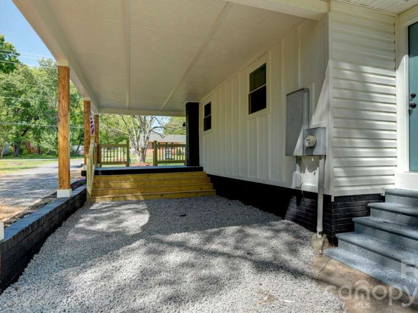 410 Patricia Avenue, Harrisburg, NC 28075.  MLS# CAR4368787, YatesRealty ID 19910. 