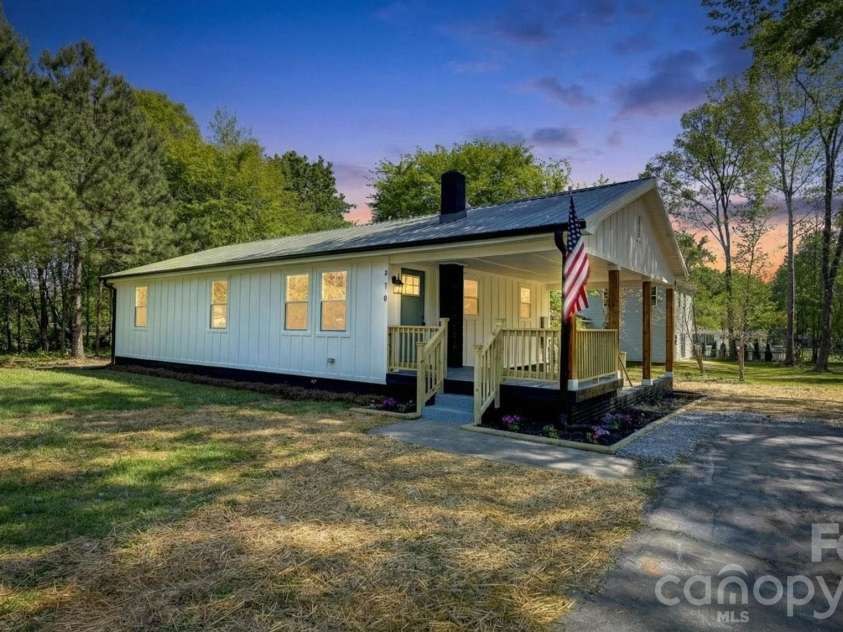 410 Patricia Avenue, Harrisburg, NC 28075.  MLS# CAR4368787, YatesRealty ID 19910. 