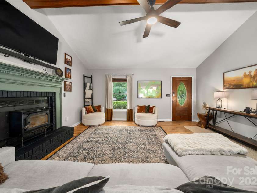 347 Park Knoll Drive, Horse Shoe, NC 28742.  MLS# CAR4266268, YatesRealty ID 19911. 