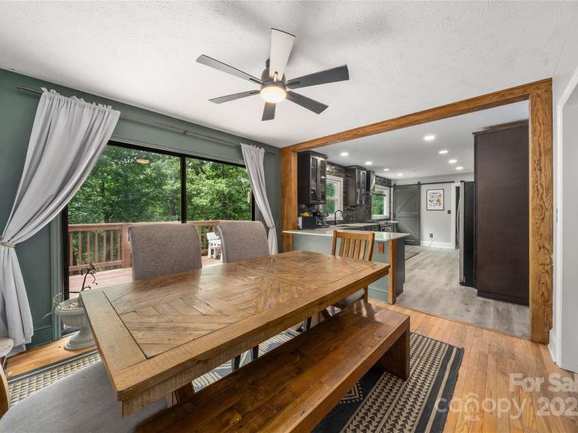 347 Park Knoll Drive, Horse Shoe, NC 28742.  MLS# CAR4266268, YatesRealty ID 19911. 