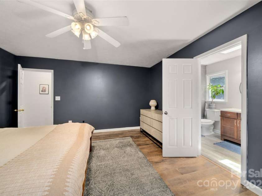 347 Park Knoll Drive, Horse Shoe, NC 28742.  MLS# CAR4266268, YatesRealty ID 19911. 