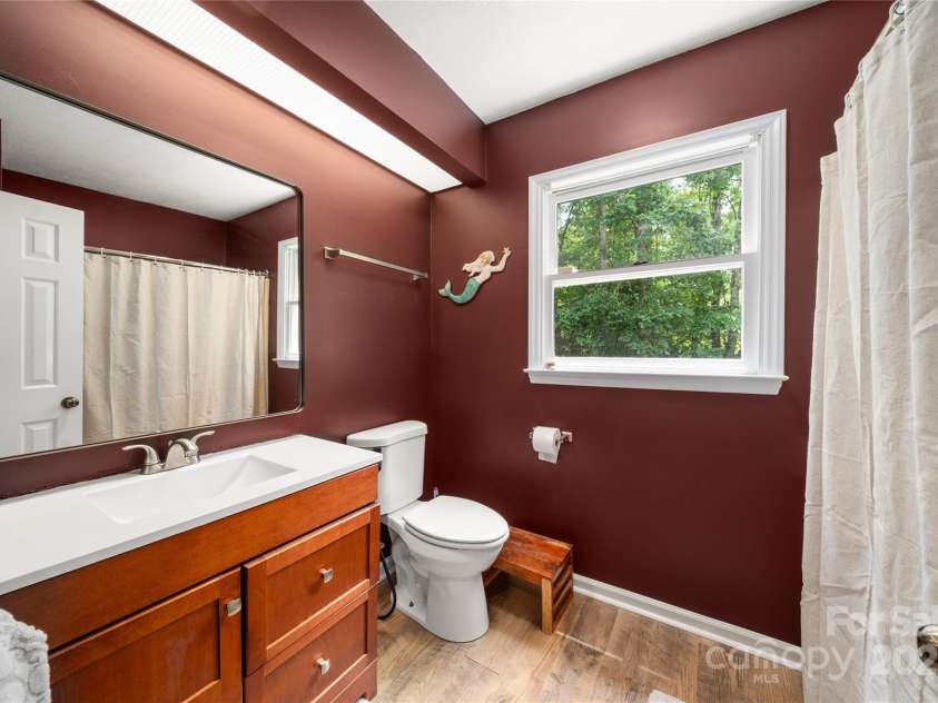 347 Park Knoll Drive, Horse Shoe, NC 28742.  MLS# CAR4266268, YatesRealty ID 19911. 