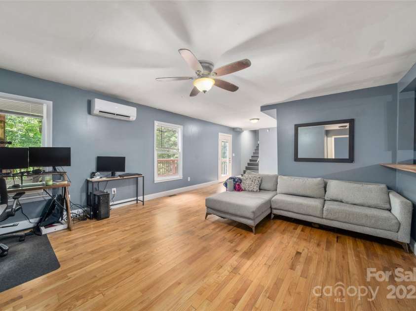 347 Park Knoll Drive, Horse Shoe, NC 28742.  MLS# CAR4266268, YatesRealty ID 19911. 