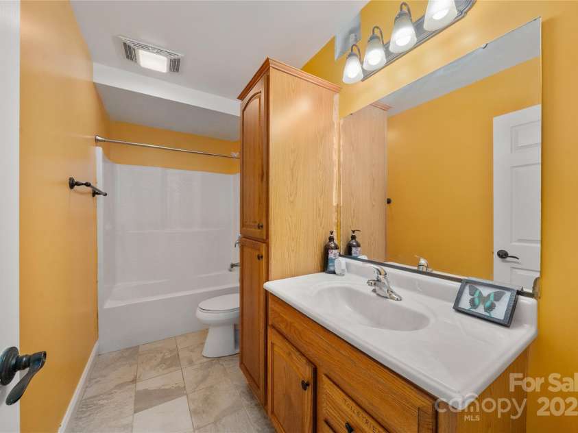 347 Park Knoll Drive, Horse Shoe, NC 28742.  MLS# CAR4266268, YatesRealty ID 19911. 