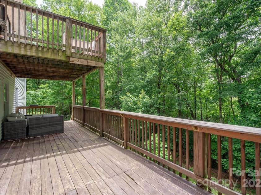 347 Park Knoll Drive, Horse Shoe, NC 28742.  MLS# CAR4266268, YatesRealty ID 19911. 