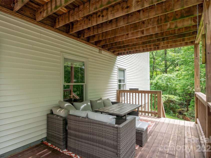 347 Park Knoll Drive, Horse Shoe, NC 28742.  MLS# CAR4266268, YatesRealty ID 19911. 