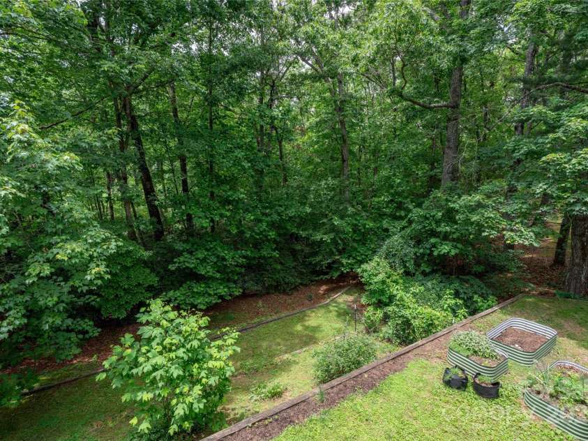 347 Park Knoll Drive, Horse Shoe, NC 28742.  MLS# CAR4266268, YatesRealty ID 19911. 