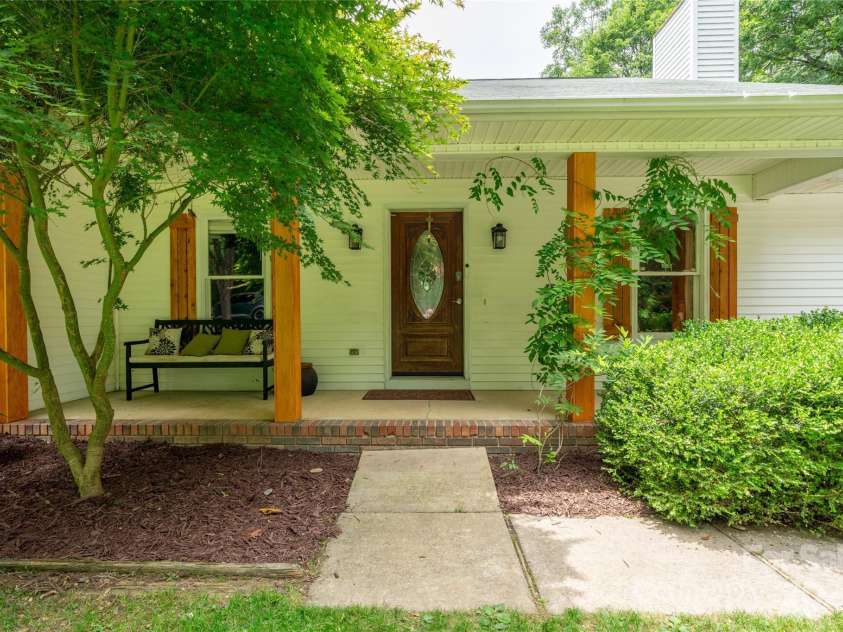 347 Park Knoll Drive, Horse Shoe, NC 28742.  MLS# CAR4266268, YatesRealty ID 19911. 