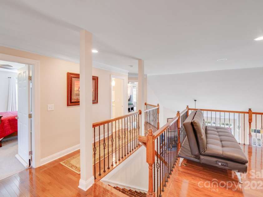 3518 Park South Station Boulevard, Charlotte, NC 28210.  MLS# CAR4239558, YatesRealty ID 19912. Loft area