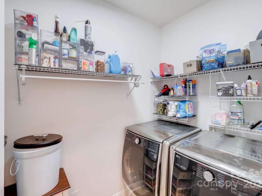 3518 Park South Station Boulevard, Charlotte, NC 28210.  MLS# CAR4239558, YatesRealty ID 19912. Main floor laundry room