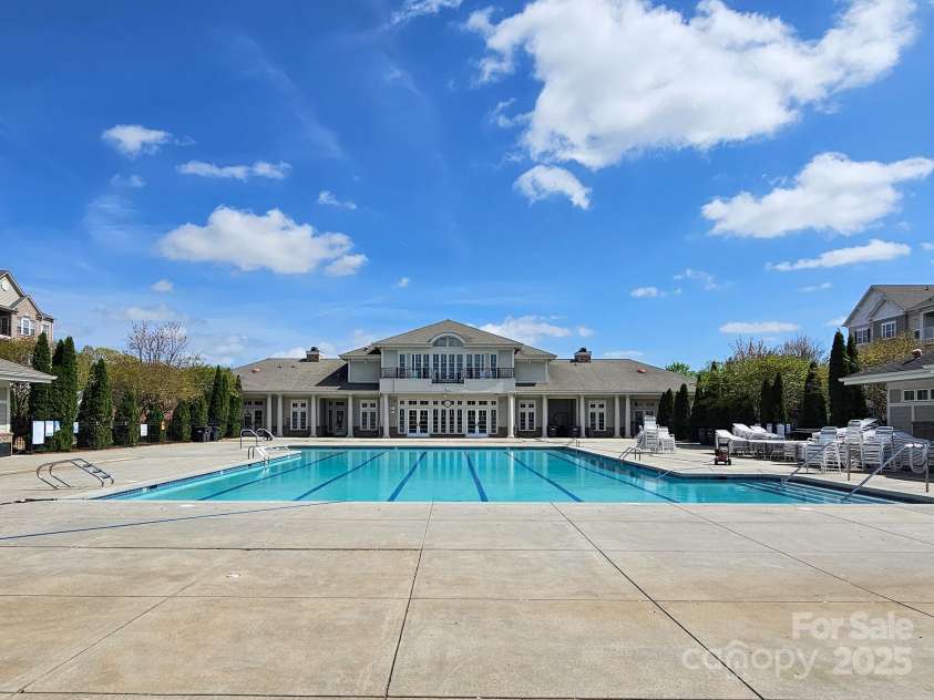 3518 Park South Station Boulevard, Charlotte, NC 28210.  MLS# CAR4239558, YatesRealty ID 19912. Outdoor Pool