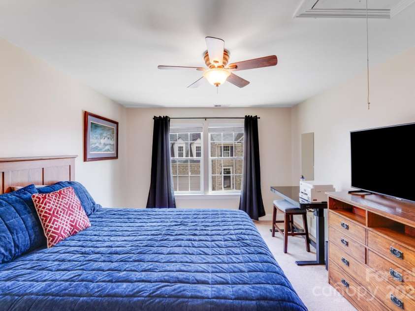 3518 Park South Station Boulevard, Charlotte, NC 28210.  MLS# CAR4239558, YatesRealty ID 19912. Second bedroom