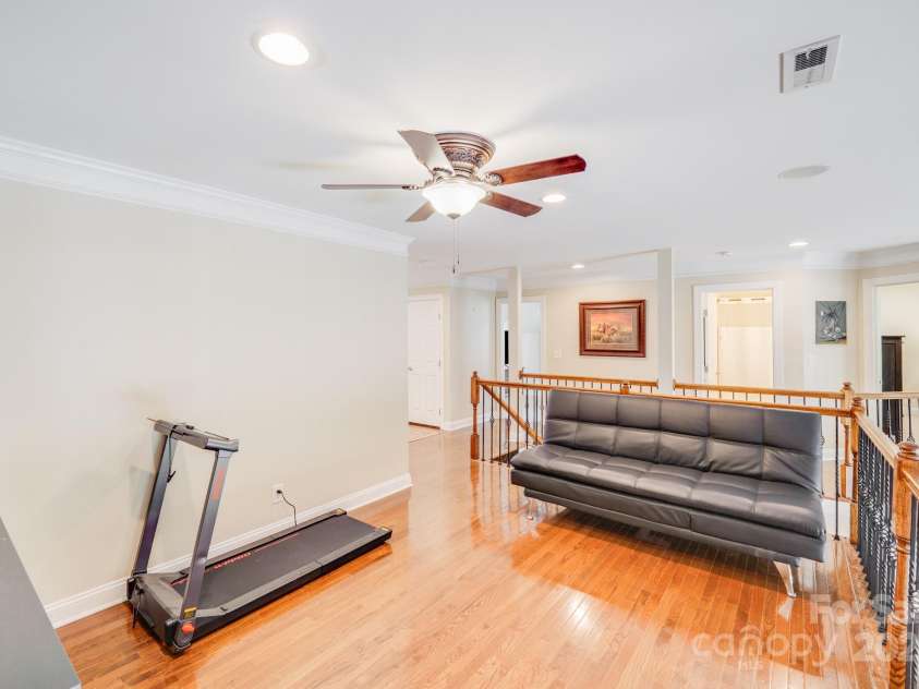 3518 Park South Station Boulevard, Charlotte, NC 28210.  MLS# CAR4239558, YatesRealty ID 19912. Spacious loft