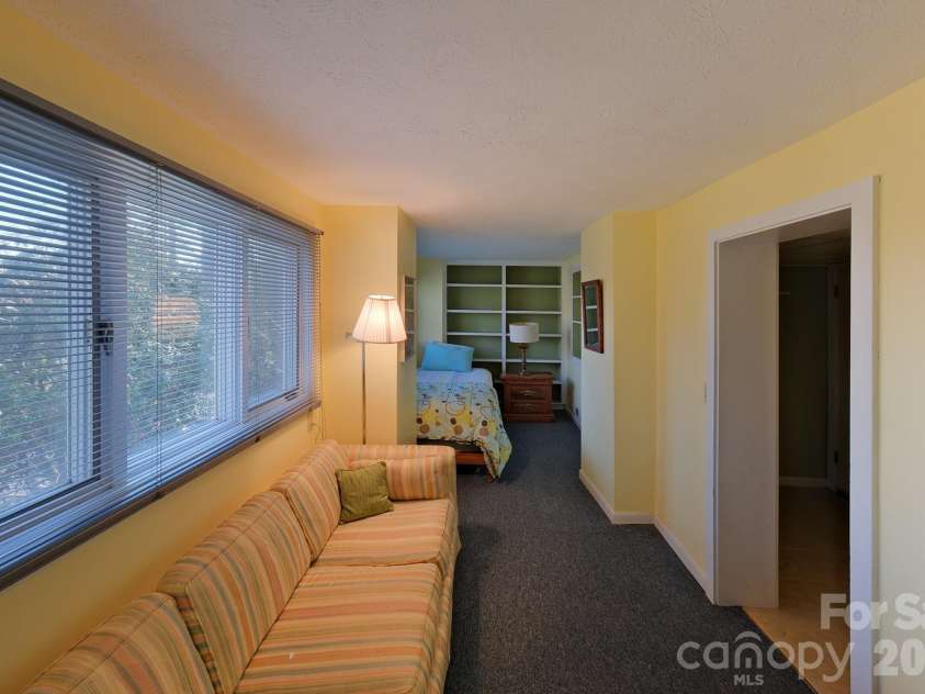71 Norfolk Lane, Laurel Park, NC 28739.  MLS# CAR4345352, YatesRealty ID 19912. Flex Space- lover level
