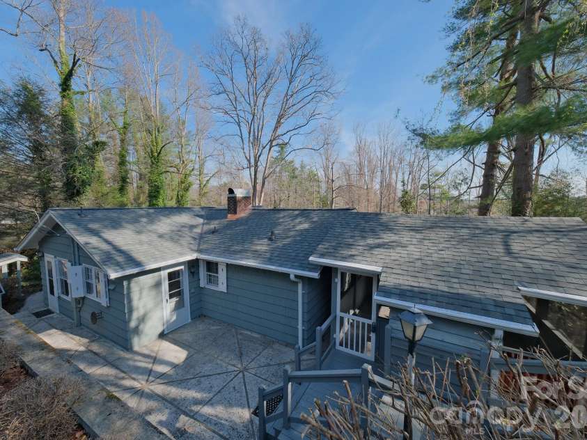 71 Norfolk Lane, Laurel Park, NC 28739.  MLS# CAR4345352, YatesRealty ID 19912. Front View - courtyard area