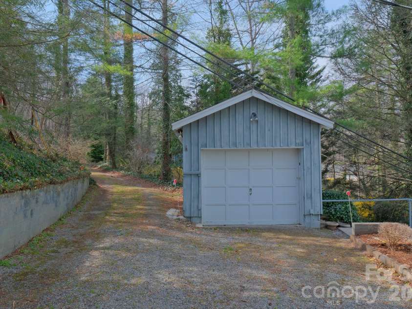 71 Norfolk Lane, Laurel Park, NC 28739.  MLS# CAR4345352, YatesRealty ID 19912. Garage