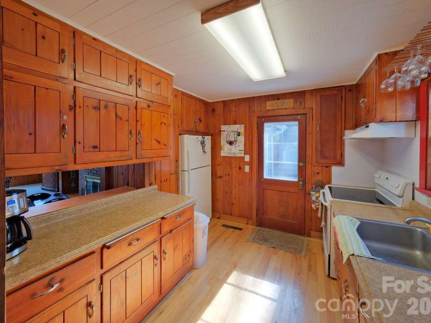 71 Norfolk Lane, Laurel Park, NC 28739.  MLS# CAR4345352, YatesRealty ID 19912. Kitchen 