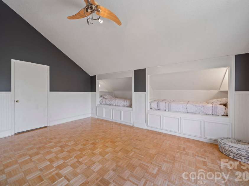 350 21st Avenue Drive, Hickory, NC 28601.  MLS# CAR4395021, YatesRealty ID 19913. 