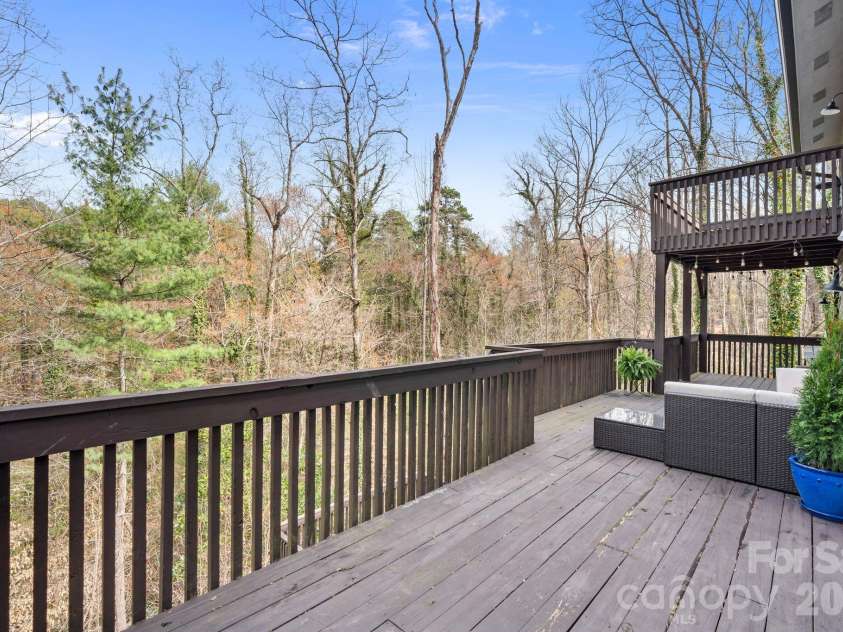 350 21st Avenue Drive, Hickory, NC 28601.  MLS# CAR4395021, YatesRealty ID 19913. 