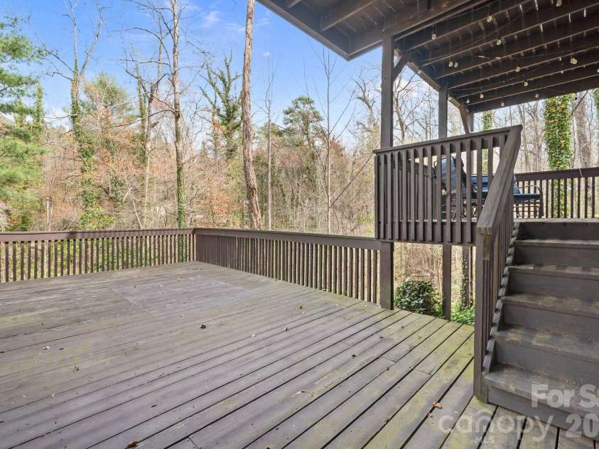 350 21st Avenue Drive, Hickory, NC 28601.  MLS# CAR4395021, YatesRealty ID 19913. 