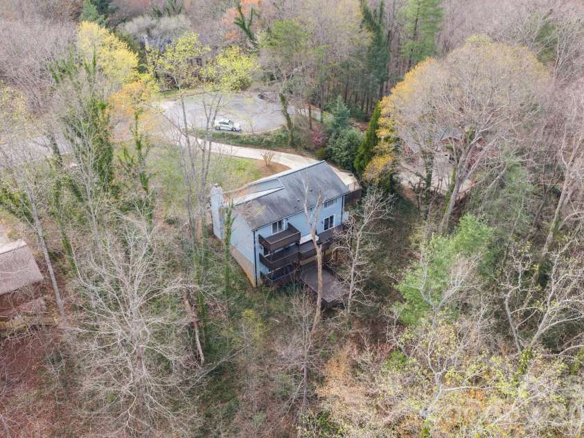 350 21st Avenue Drive, Hickory, NC 28601.  MLS# CAR4395021, YatesRealty ID 19913. 