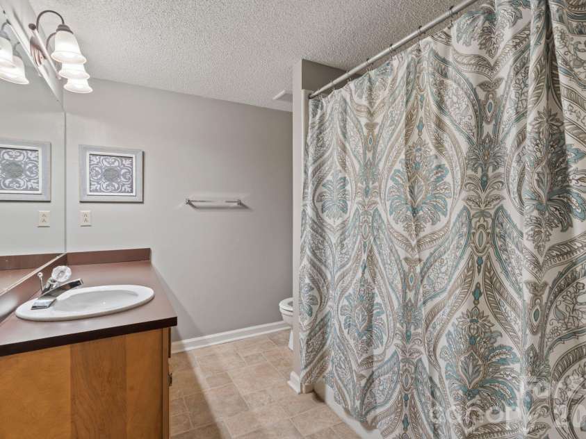350 21st Avenue Drive, Hickory, NC 28601.  MLS# CAR4395021, YatesRealty ID 19913. Bath bsmt