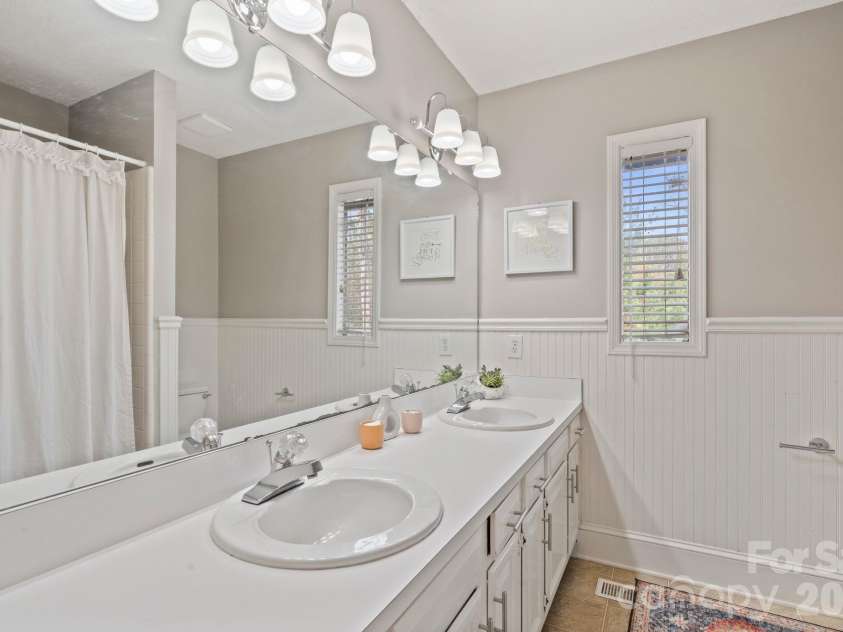 350 21st Avenue Drive, Hickory, NC 28601.  MLS# CAR4395021, YatesRealty ID 19913. Guest bath upstairs