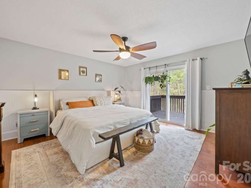 350 21st Avenue Drive, Hickory, NC 28601.  MLS# CAR4395021, YatesRealty ID 19913. Primary