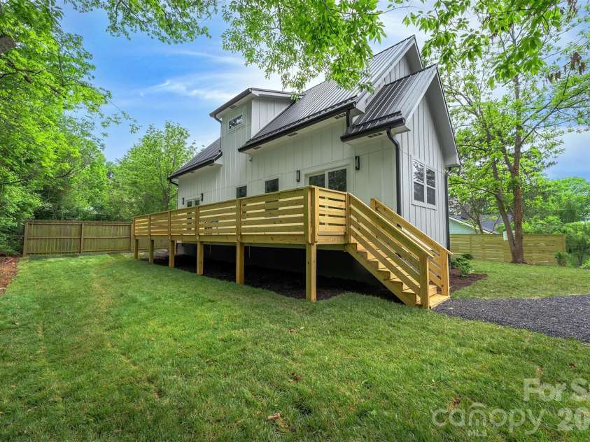 37 First Street, Asheville, NC 28803.  MLS# CAR4377352, YatesRealty ID 19915. 