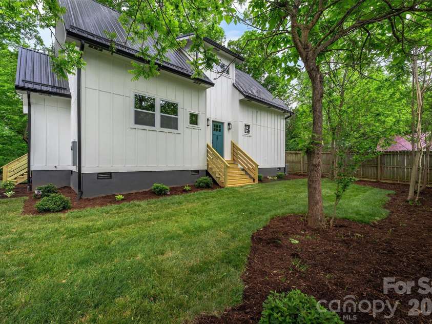 37 First Street, Asheville, NC 28803.  MLS# CAR4377352, YatesRealty ID 19915. 