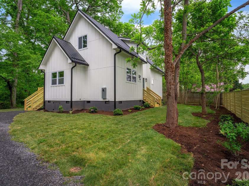 37 First Street, Asheville, NC 28803.  MLS# CAR4377352, YatesRealty ID 19915. 