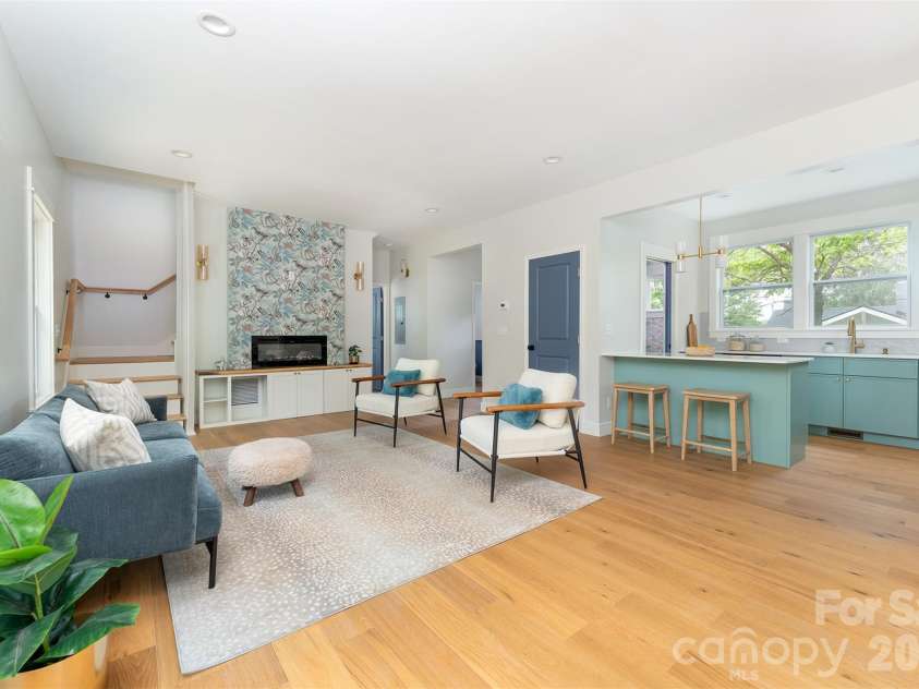 37 First Street, Asheville, NC 28803.  MLS# CAR4377352, YatesRealty ID 19915. 