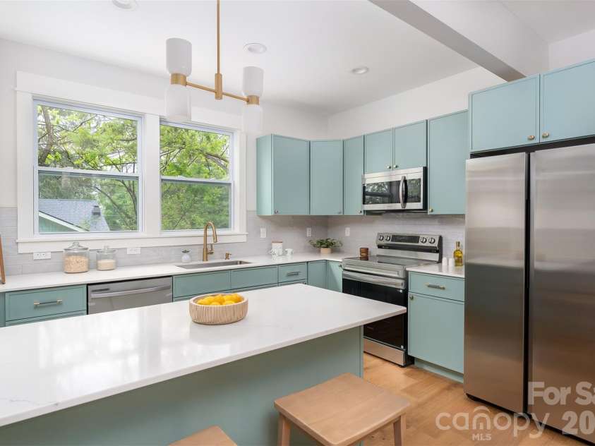 37 First Street, Asheville, NC 28803.  MLS# CAR4377352, YatesRealty ID 19915. 