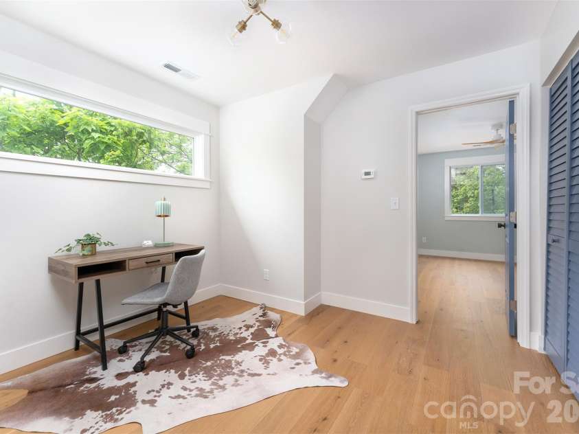 37 First Street, Asheville, NC 28803.  MLS# CAR4377352, YatesRealty ID 19915. 