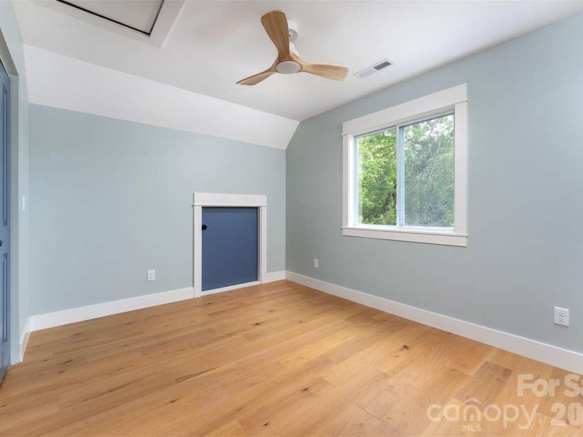 37 First Street, Asheville, NC 28803.  MLS# CAR4377352, YatesRealty ID 19915. 