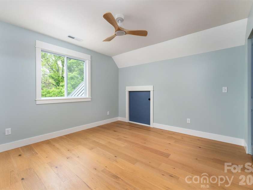 37 First Street, Asheville, NC 28803.  MLS# CAR4377352, YatesRealty ID 19915. 