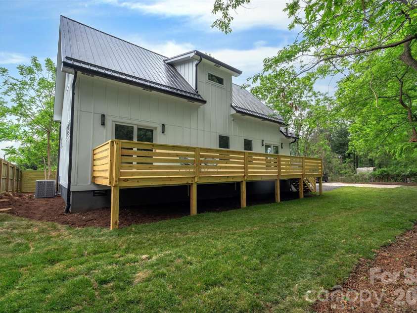 37 First Street, Asheville, NC 28803.  MLS# CAR4377352, YatesRealty ID 19915. 