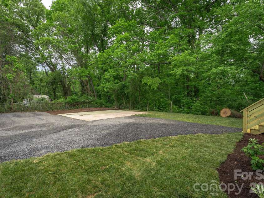 37 First Street, Asheville, NC 28803.  MLS# CAR4377352, YatesRealty ID 19915. 