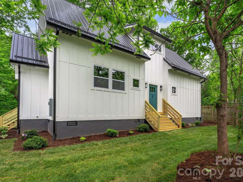 37 First Street, Asheville, NC 28803.  MLS# CAR4377352, YatesRealty ID 19915. 
