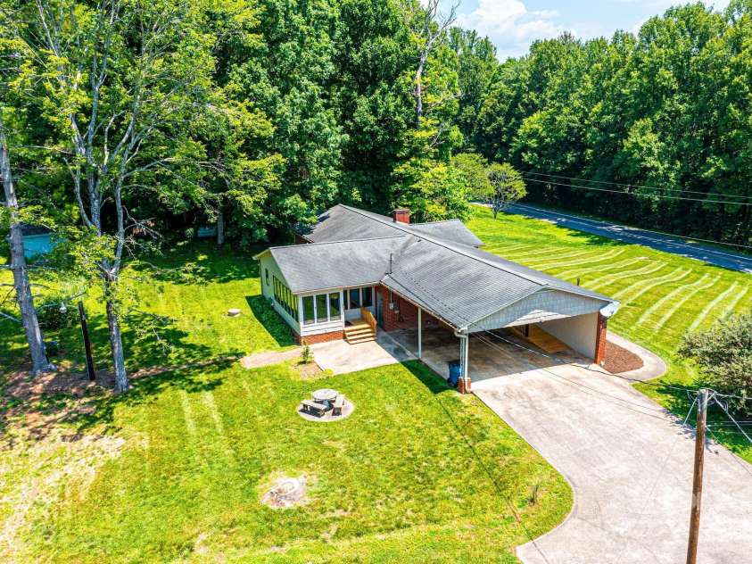 4783 Calico Road, Lenoir, NC 28645.  MLS# CAR4269414, YatesRealty ID 19915. 