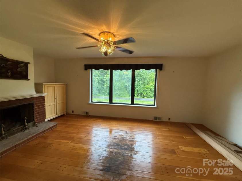 4783 Calico Road, Lenoir, NC 28645.  MLS# CAR4269414, YatesRealty ID 19915. 