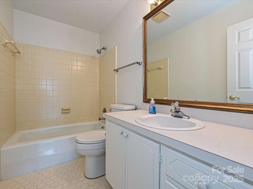 3600 Carmel Road, Charlotte, NC 28226.  MLS# CAR4223391, YatesRealty ID 19916. Full Bath
