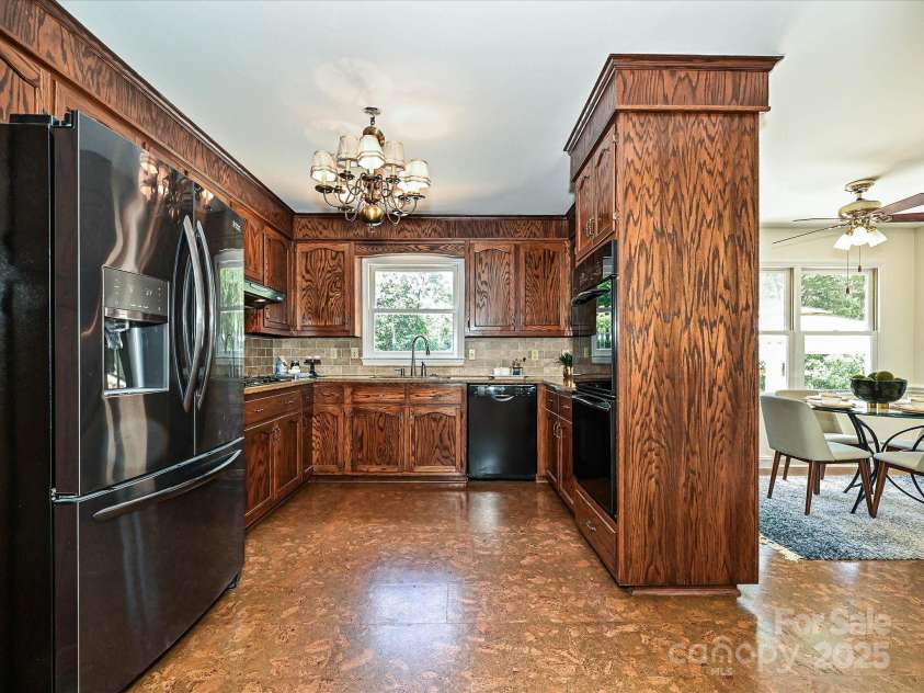 3600 Carmel Road, Charlotte, NC 28226.  MLS# CAR4223391, YatesRealty ID 19916. Kitchen