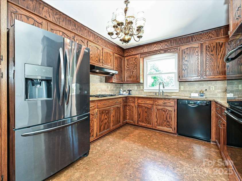 3600 Carmel Road, Charlotte, NC 28226.  MLS# CAR4223391, YatesRealty ID 19916. Kitchen