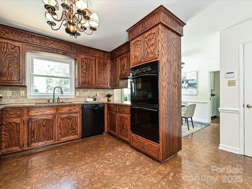 3600 Carmel Road, Charlotte, NC 28226.  MLS# CAR4223391, YatesRealty ID 19916. Kitchen