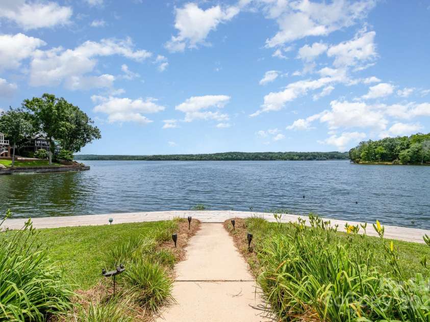 141 Badin Lake Circle, New London, NC 28127.  MLS# CAR4266787, YatesRealty ID 19917. 