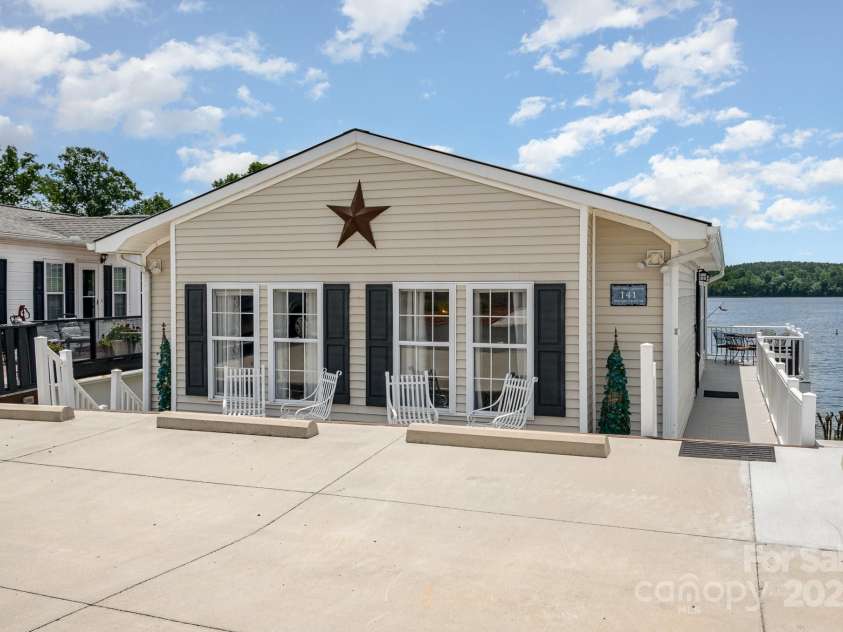 141 Badin Lake Circle, New London, NC 28127.  MLS# CAR4266787, YatesRealty ID 19917. 