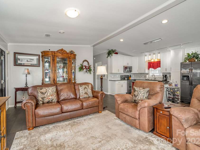 141 Badin Lake Circle, New London, NC 28127.  MLS# CAR4266787, YatesRealty ID 19917. 